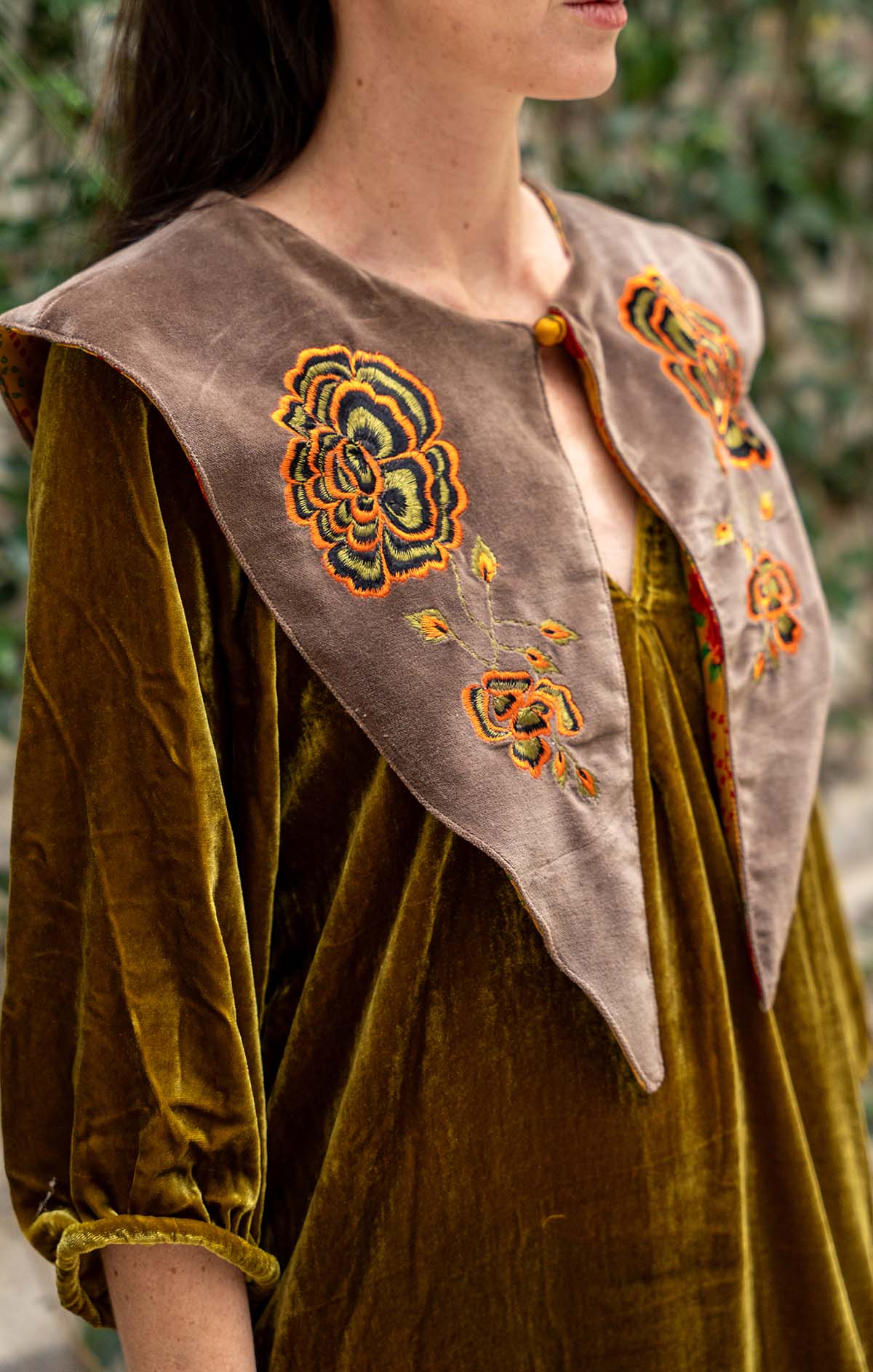 Cuello Terciopelo Bordado I