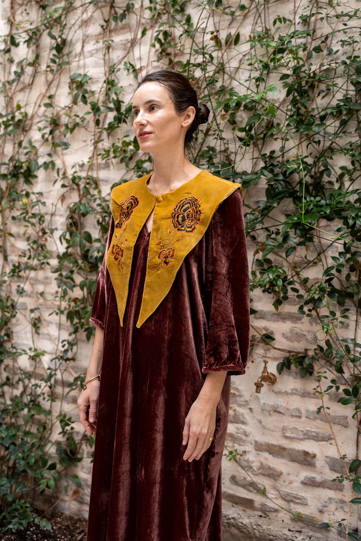 Cuello Terciopelo Bordado II