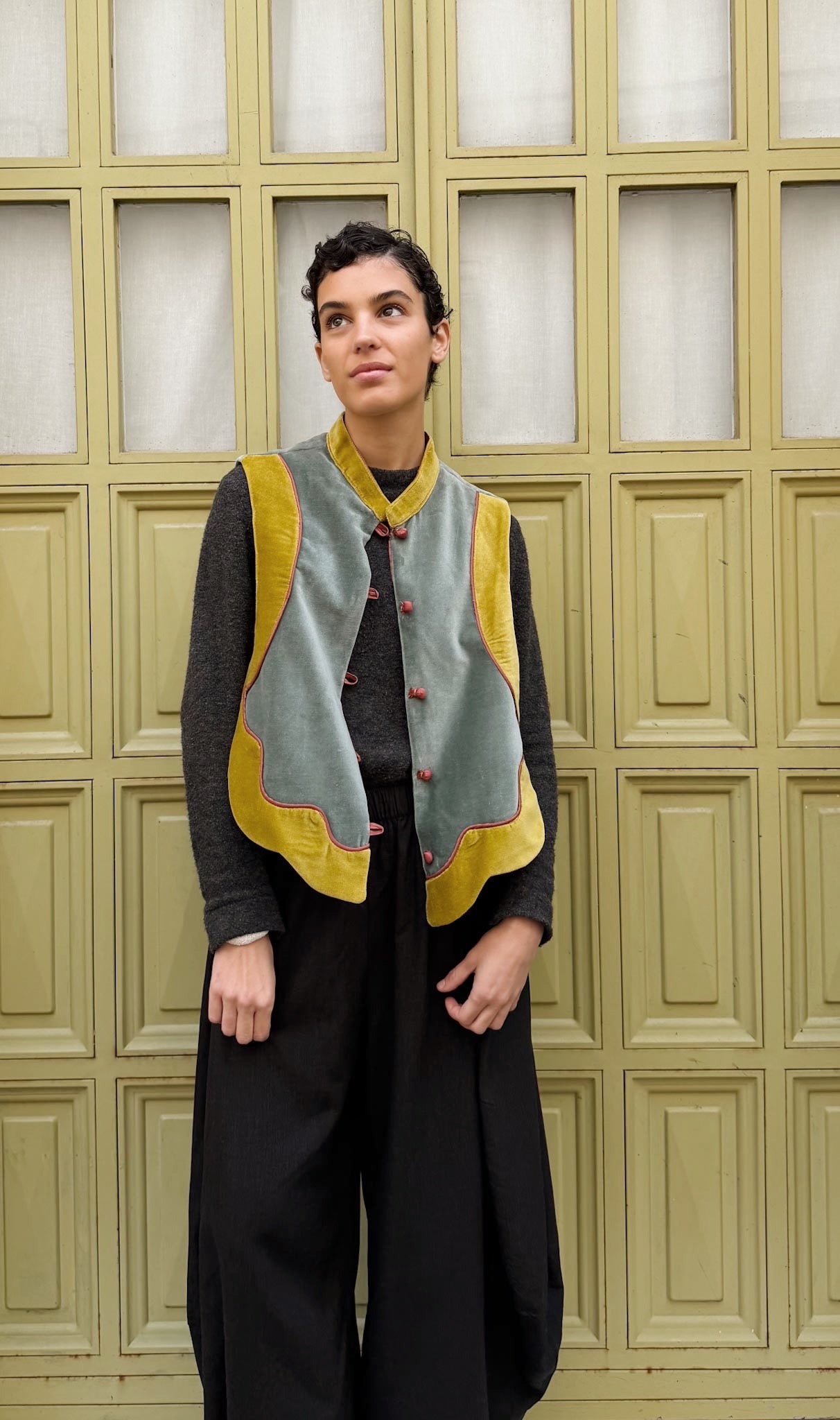 Vest Beeki III