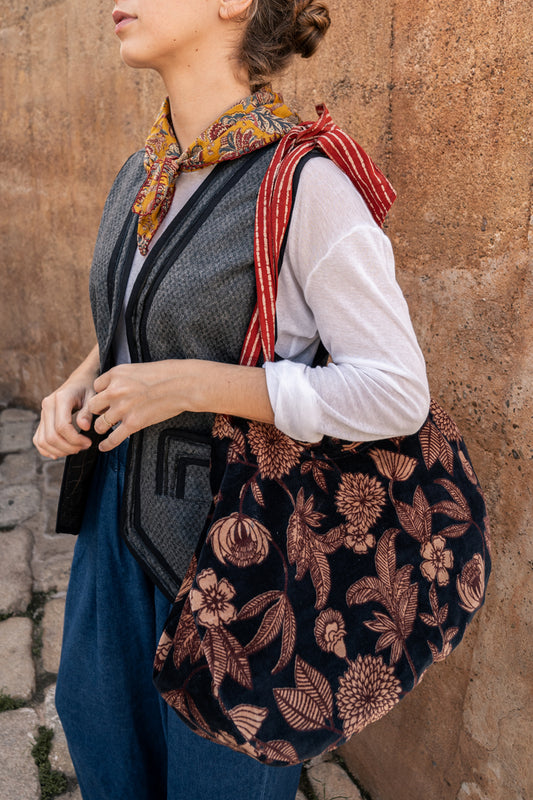 Collar basira