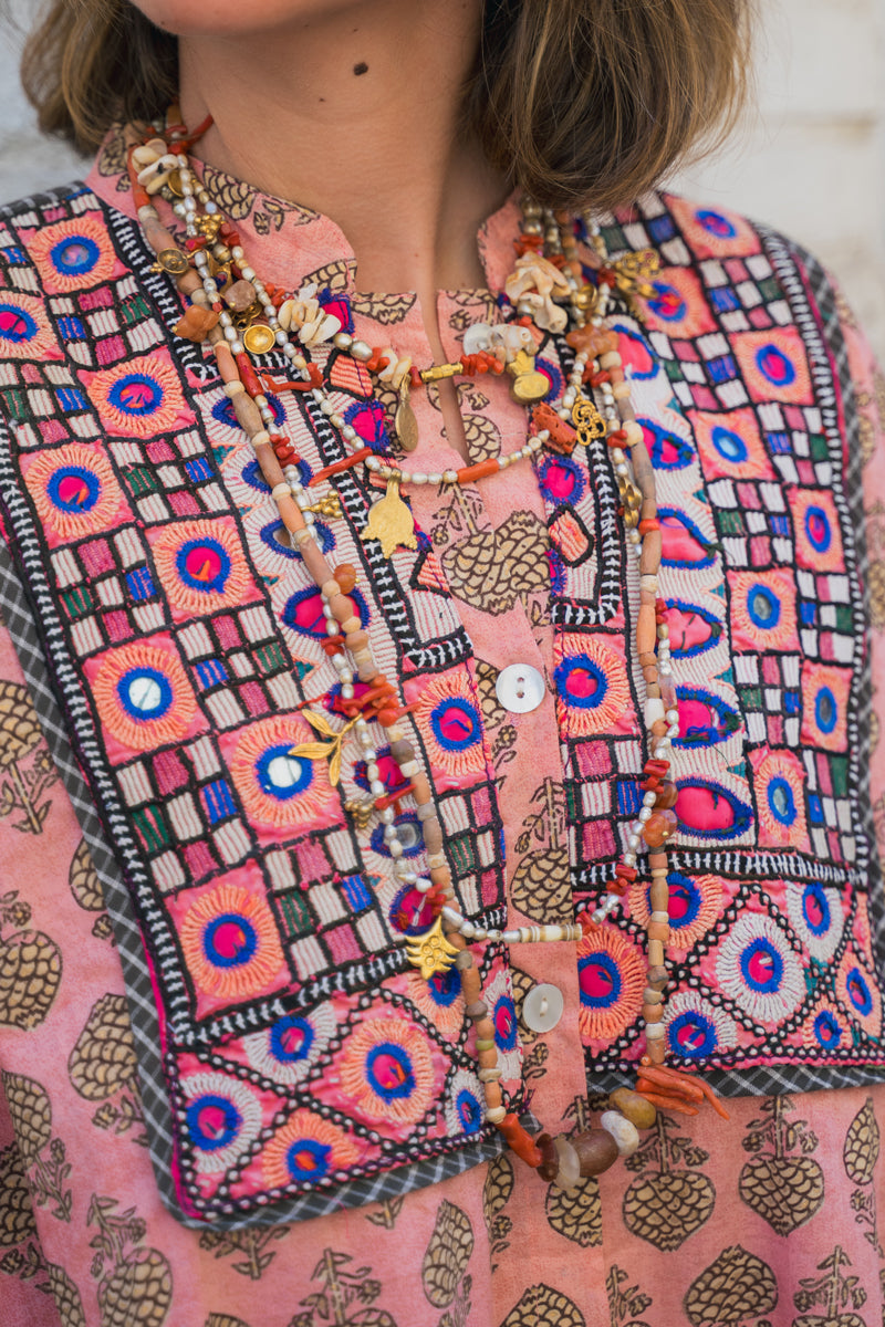 Collar conchas y coral II